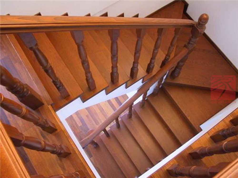 楼梯木扶手设计方案实例及木楼梯怎样维护保养？-家装保姆-罗小红成都家装设计